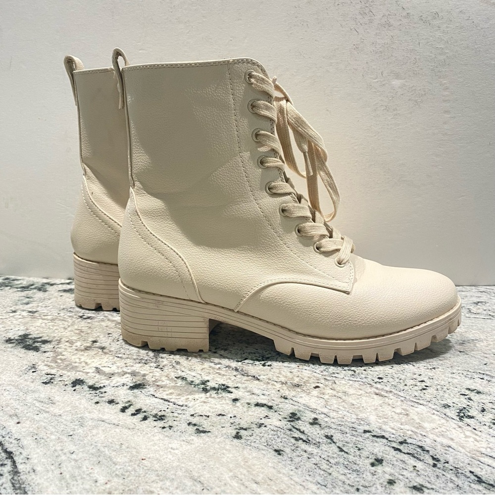 TRUE CRAFT women's size 9 Raylee Hiker boots lace up Ivory smooth round toe - Picture 11 of 12